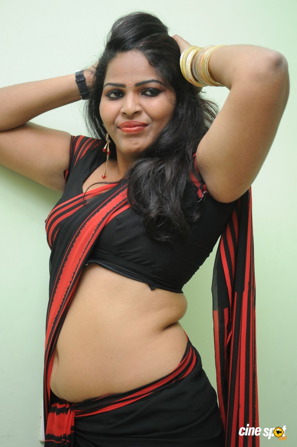 Actress Anushka Shetty stripped Fake Boobs