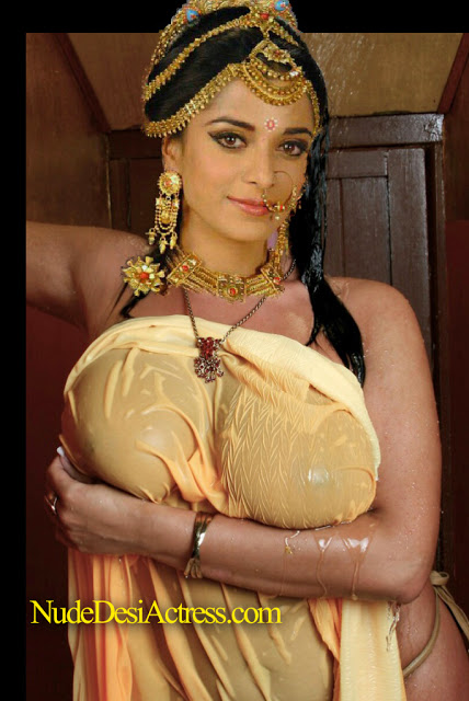 Big boobs Pooja Sharma nude bath photo
