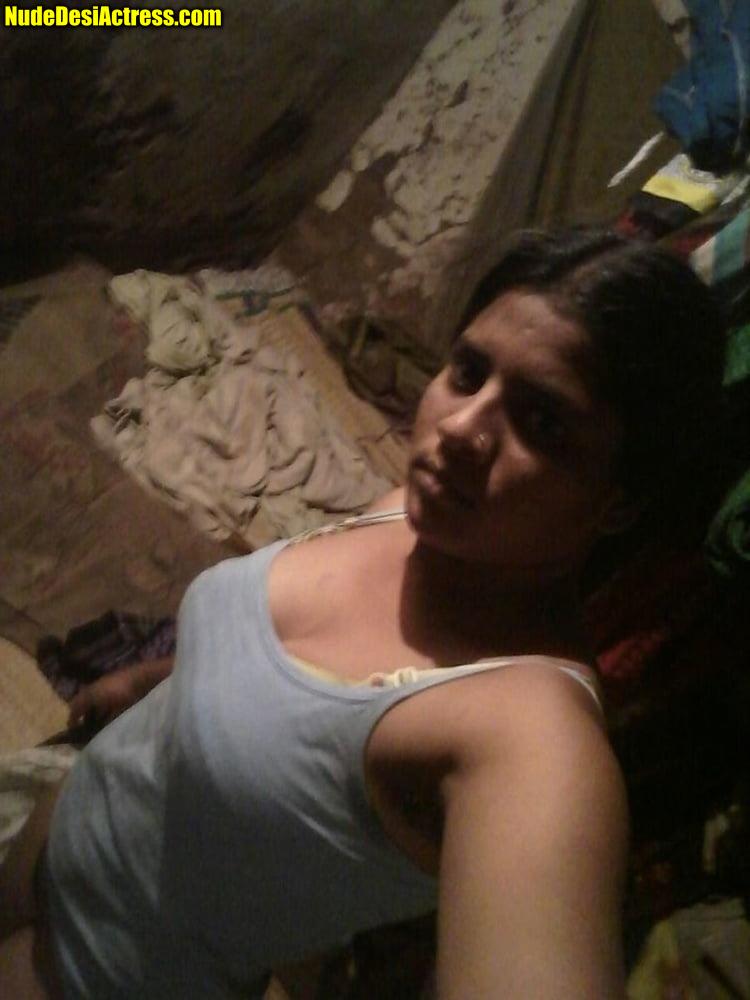 Kriti Sanon flashing her nipple and small boobs in selfie photos, NudeDesiActress.pics