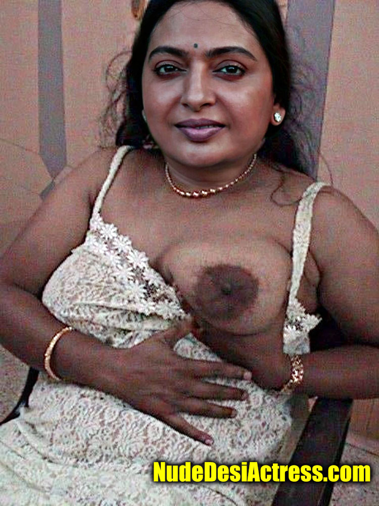 Old heroine Seetha aunty showing her nude boobs nipple pic