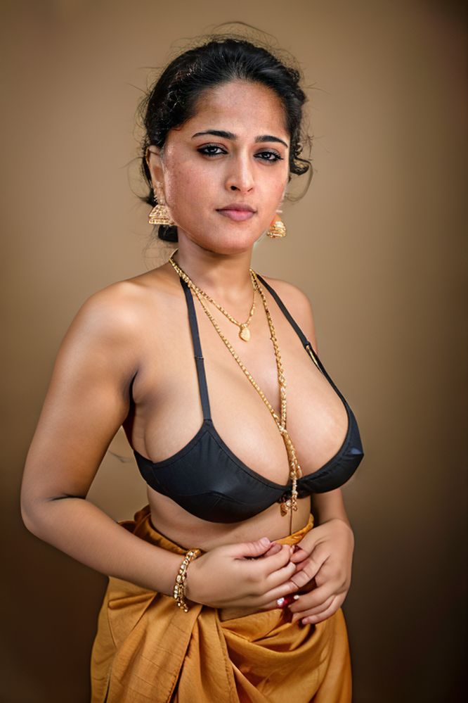 Anushka Shetty low neck blouse bra with mangalsuta, NudeDesiActress.pics